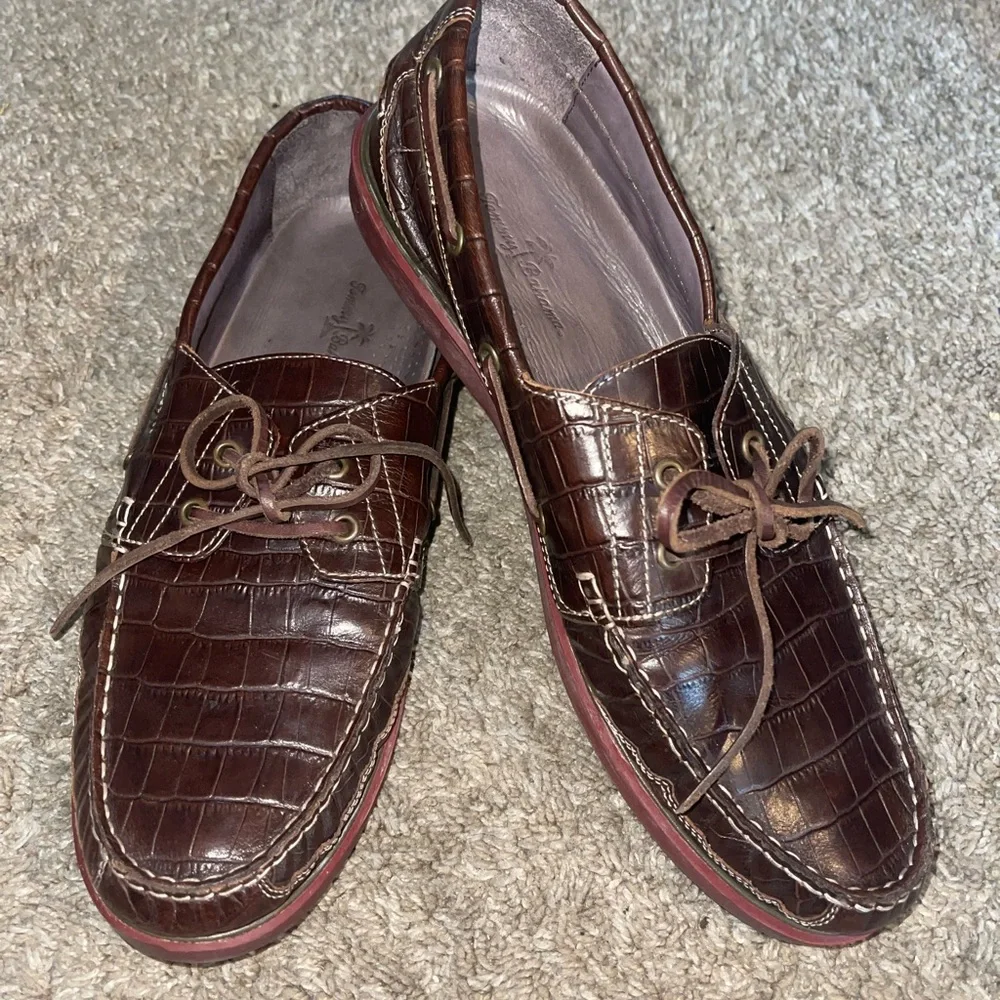 Brown Leather Boat Shoes with Textured Finish‎